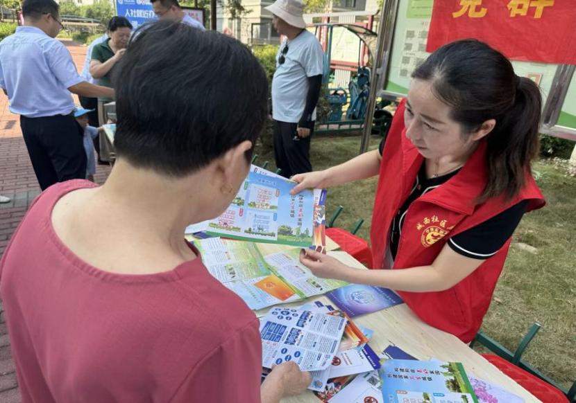 杏花村街道城西社区积极推进爱国卫生运动(图2)